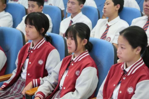 只招：入讀國際學(xué)校，英語成績?nèi)绾翁嵘?></a>
    </div>
    <div   id=